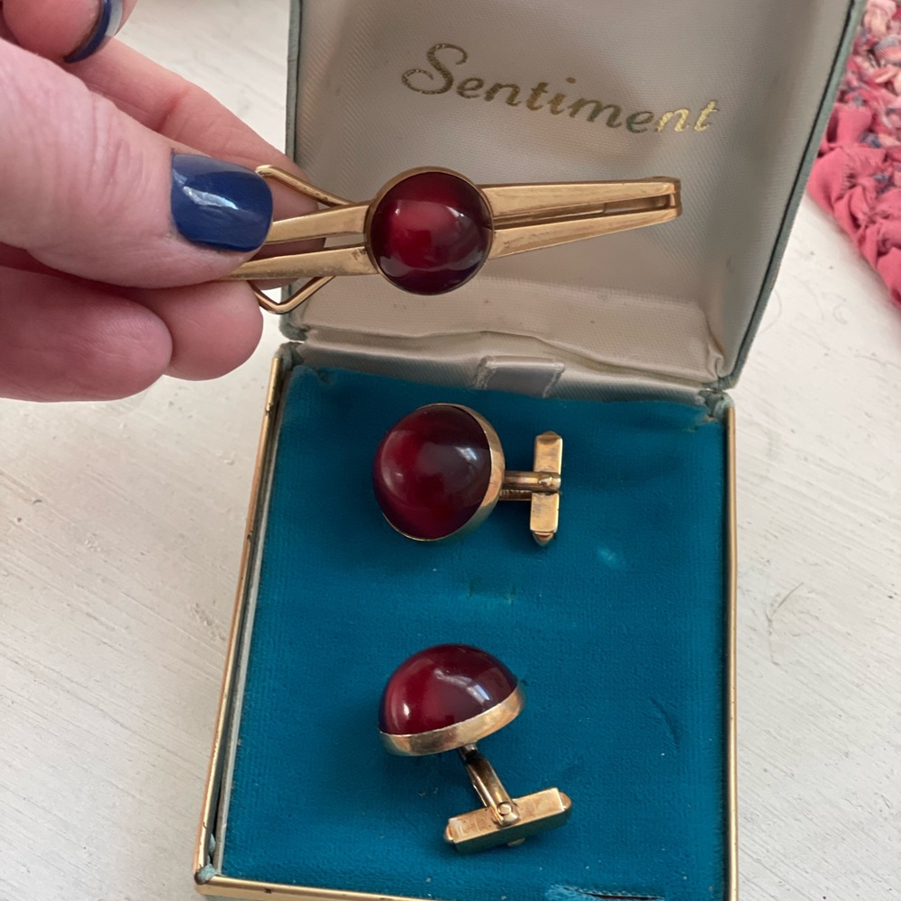 Vintage SWANK Gold Tone & Deep Red Cabochon Cufflinks + Tie Clip Set | Retro